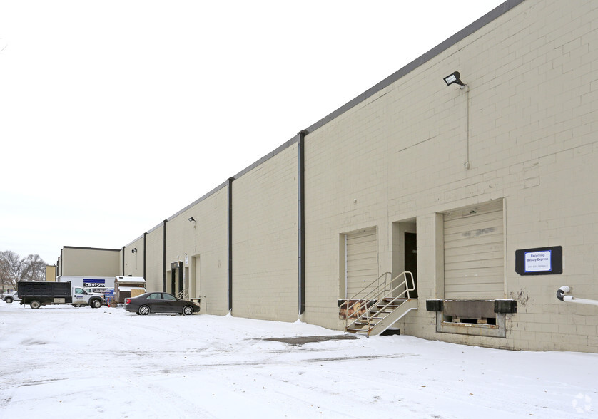 8325-8459 N 10th Ave, Golden Valley, MN for lease - Building Photo - Image 3 of 4