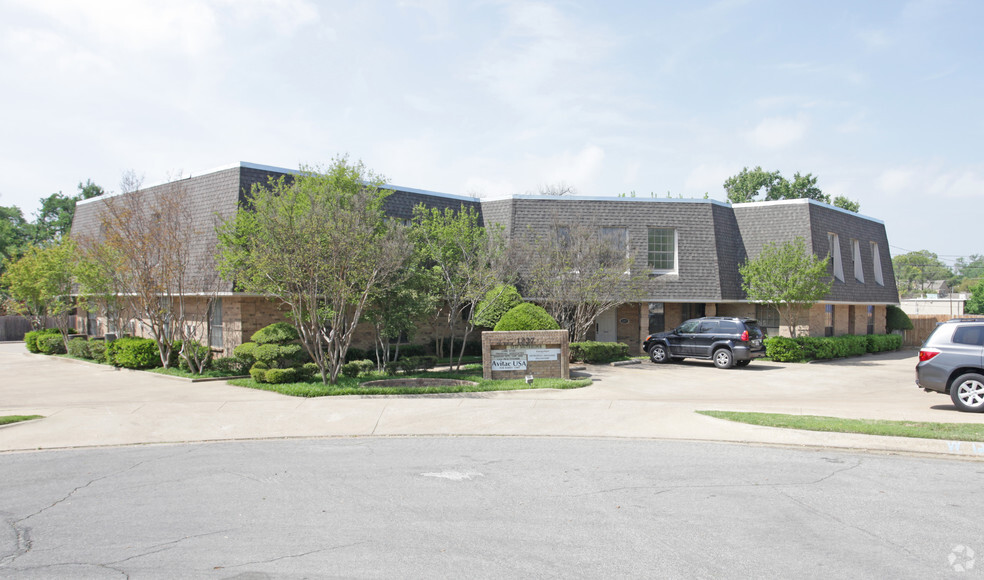 1237 Southridge Ct, Hurst, TX for lease - Building Photo - Image 3 of 14