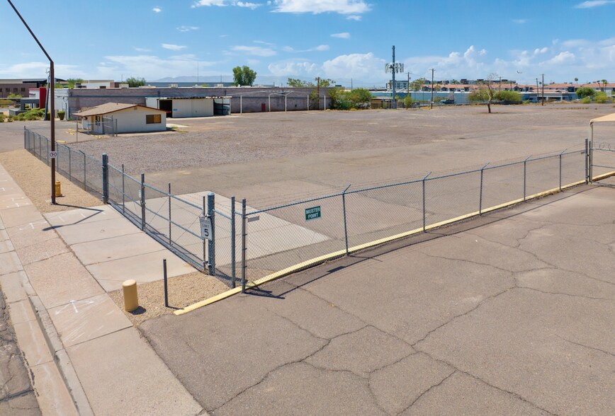 30 N 56th St, Phoenix, AZ for lease - Building Photo - Image 2 of 4