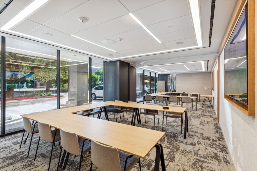 811 Barton Springs Rd, Austin, TX for lease - Interior Photo - Image 3 of 15