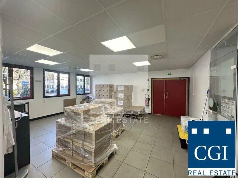 Office in Meylan for lease - Building Photo - Image 2 of 6