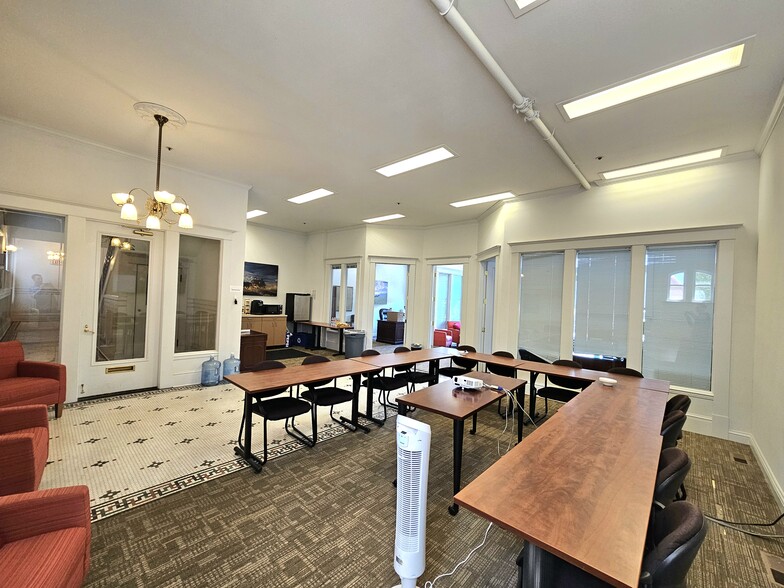 426-434 Broadway St, Chico, CA for lease - Interior Photo - Image 3 of 9