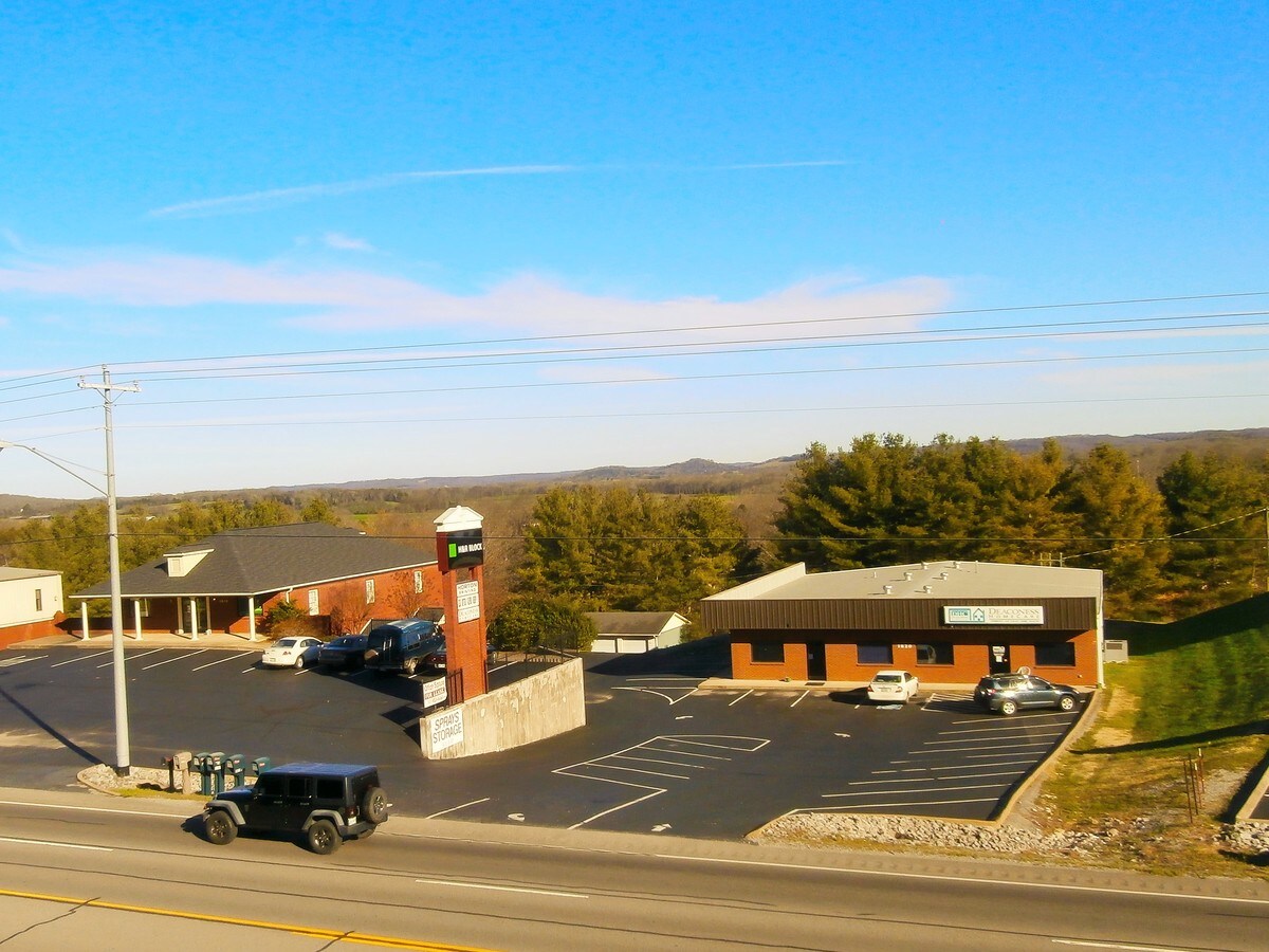 1820 Huntsville Hwy, Fayetteville, TN 37334