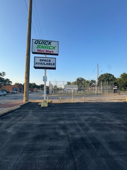 5701-5707 Troost Ave, Kansas City, MO for sale - Building Photo - Image 2 of 12