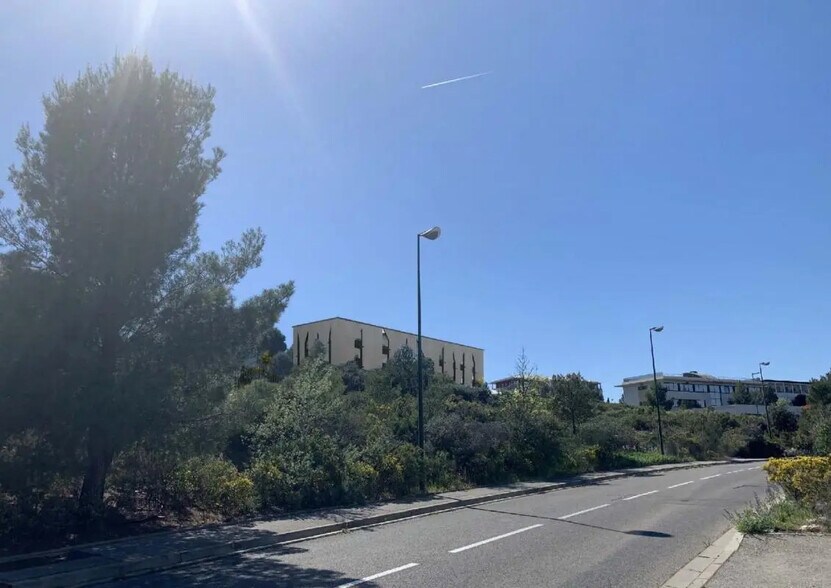 Office in Aix-en-Provence for lease - Building Photo - Image 3 of 4