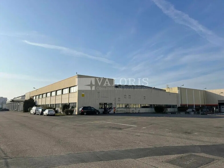 Flex in Vénissieux for lease - Building Photo - Image 3 of 12