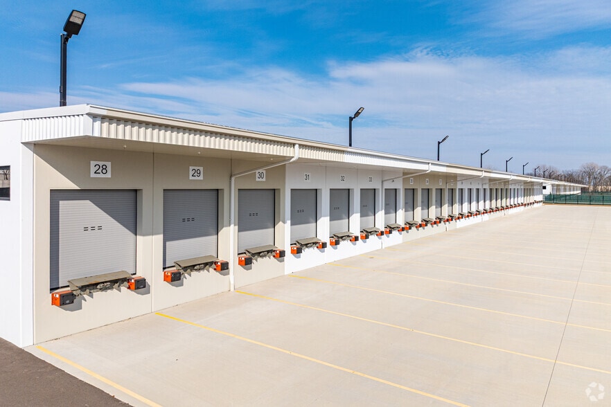 1751 Transit Way, Montgomery, IL for lease - Building Photo - Image 2 of 5