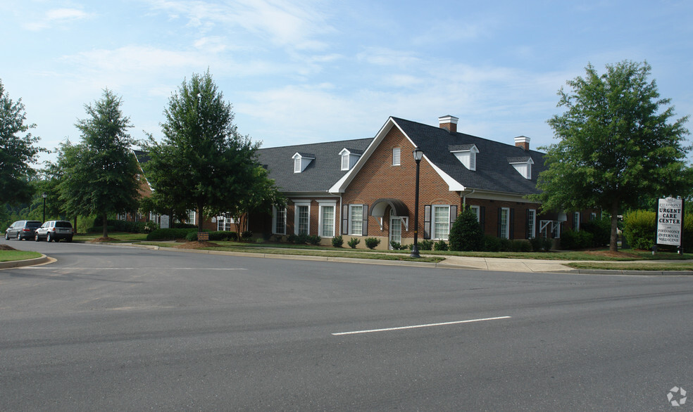 502 6th Baxter Crossing, Fort Mill, SC for sale - Primary Photo - Image 1 of 9