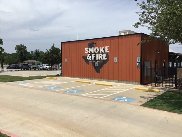 115 W Lake St, Krum, TX for sale - Primary Photo - Image 1 of 37