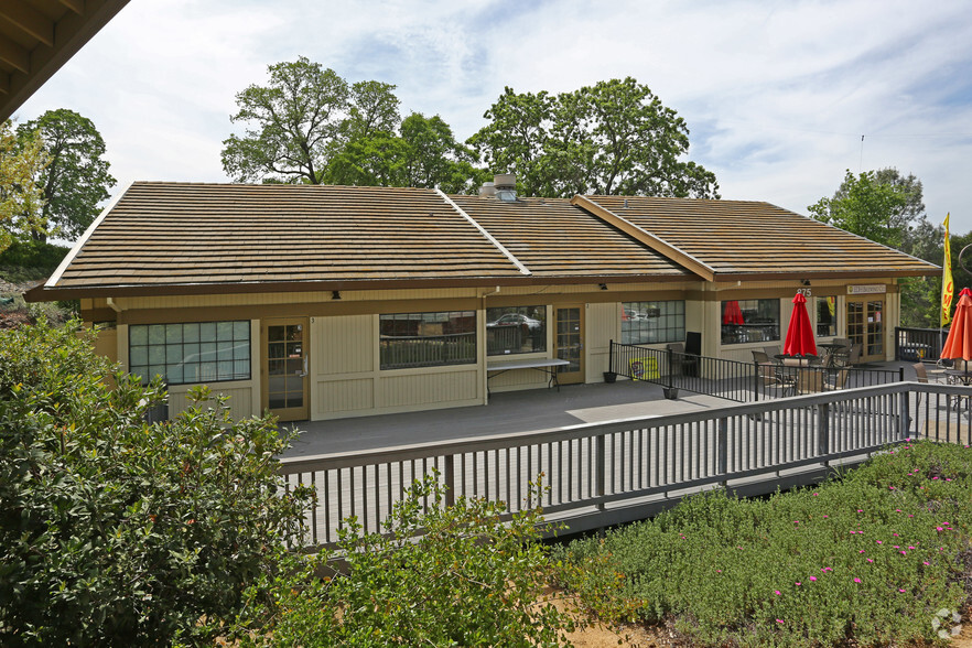 875-877 Embarcadero Dr, El Dorado Hills, CA for lease - Primary Photo - Image 1 of 4