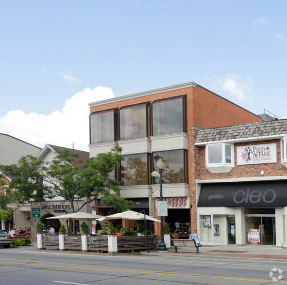 221 Lakeshore Rd E, Oakville, ON for lease - Building Photo - Image 2 of 2