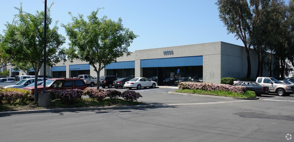 16560 Harbor Blvd, Fountain Valley, CA for lease - Building Photo - Image 1 of 4