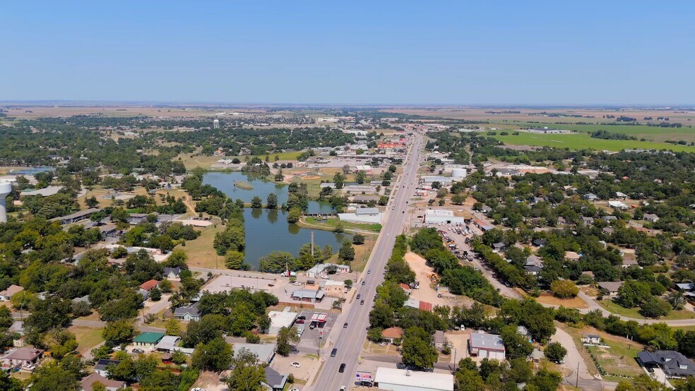 1119 N Main St, Taylor, TX for lease - Commercial Listing Video - Image 2 of 32