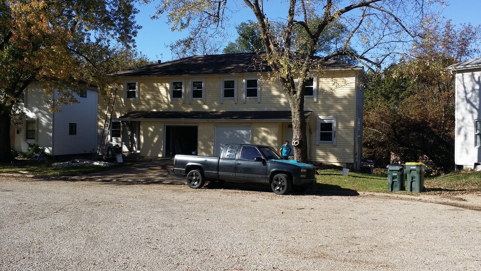 9166 W 78th Ter, Overland Park, KS 66204