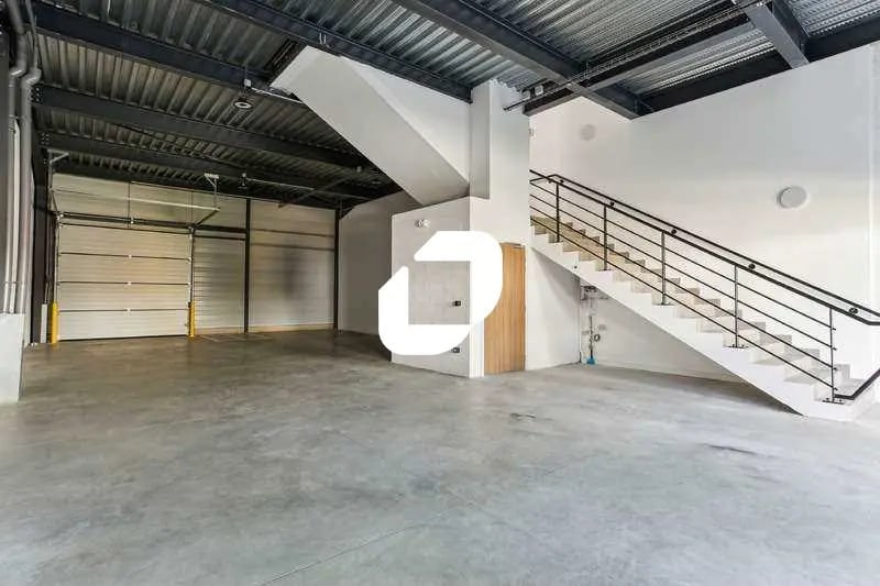 Flex in Fresnes for lease Building Photo- Image 1 of 37