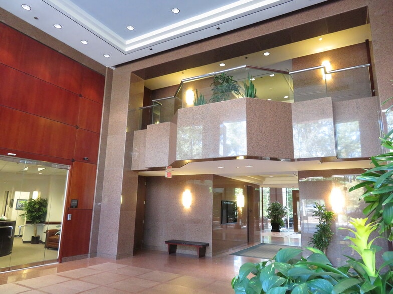 6800 Paragon Pl, Richmond, VA for lease - Lobby - Image 3 of 6