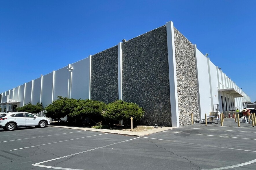 14380-14400 Industry Cir, La Mirada, CA for lease - Building Photo - Image 1 of 5