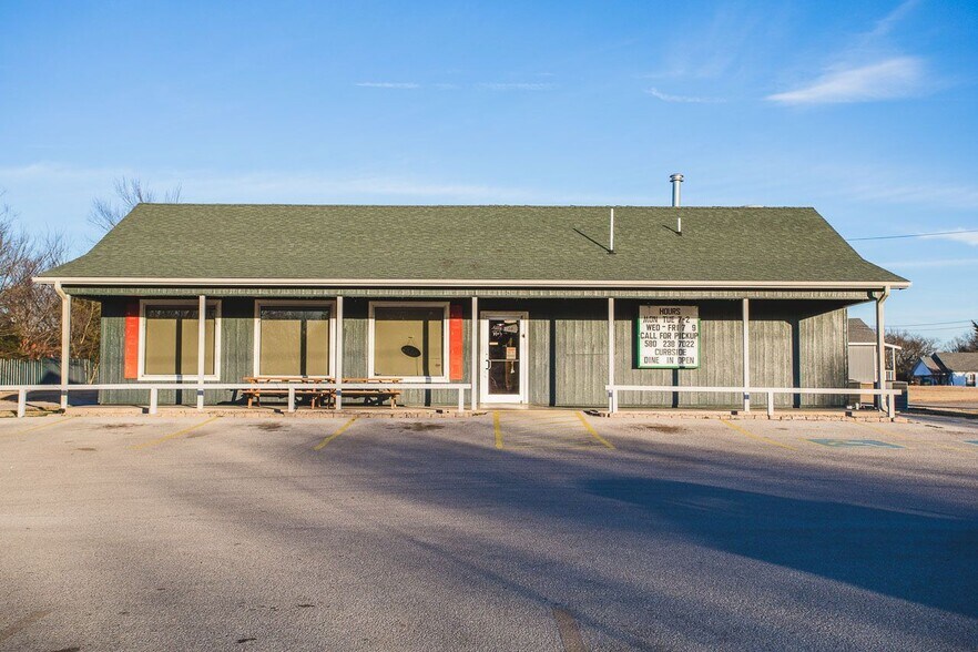 1008 N Highway 77, Marietta, OK for sale - Building Photo - Image 1 of 1