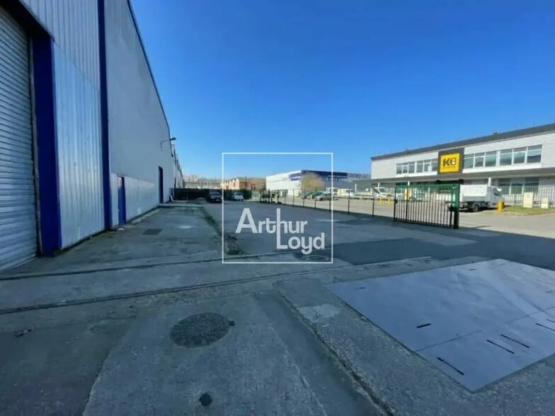 Flex in Corbeil-Essonnes for lease - Building Photo - Image 1 of 2