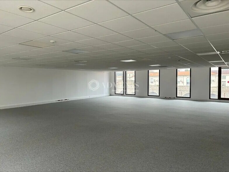 Office in Nîmes for lease - Interior Photo - Image 3 of 6