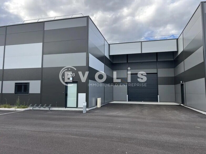 Flex in Janneyrias for lease - Building Photo - Image 1 of 45