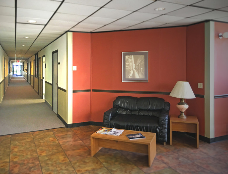 2121 Corporate Square Blvd, Jacksonville, FL for lease - Lobby - Image 2 of 52