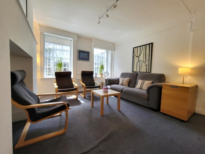 60 Bloomsbury St, London for lease - Building Photo - Image 2 of 4