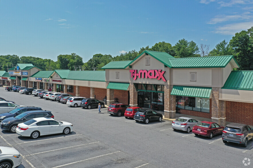 2801-2829 Battleground Ave, Greensboro, NC for lease - Primary Photo - Image 1 of 9