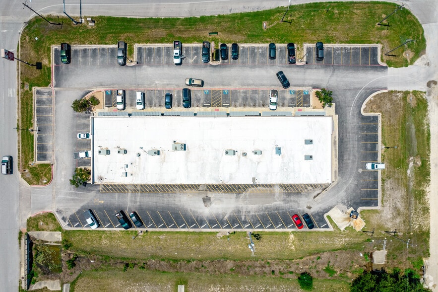 131 Business Park Dr, Kenedy, TX for lease - Building Photo - Image 3 of 11