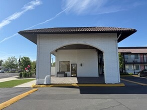 615 Jadwin Ave, Richland, WA for lease Building Photo- Image 1 of 12