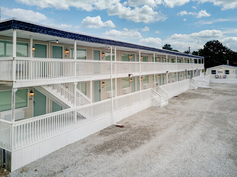 70 Dockside Dr, Deltaville, VA 23043