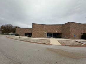 1632 Commerce Dr, South Bend, IN for lease Building Photo- Image 2 of 6