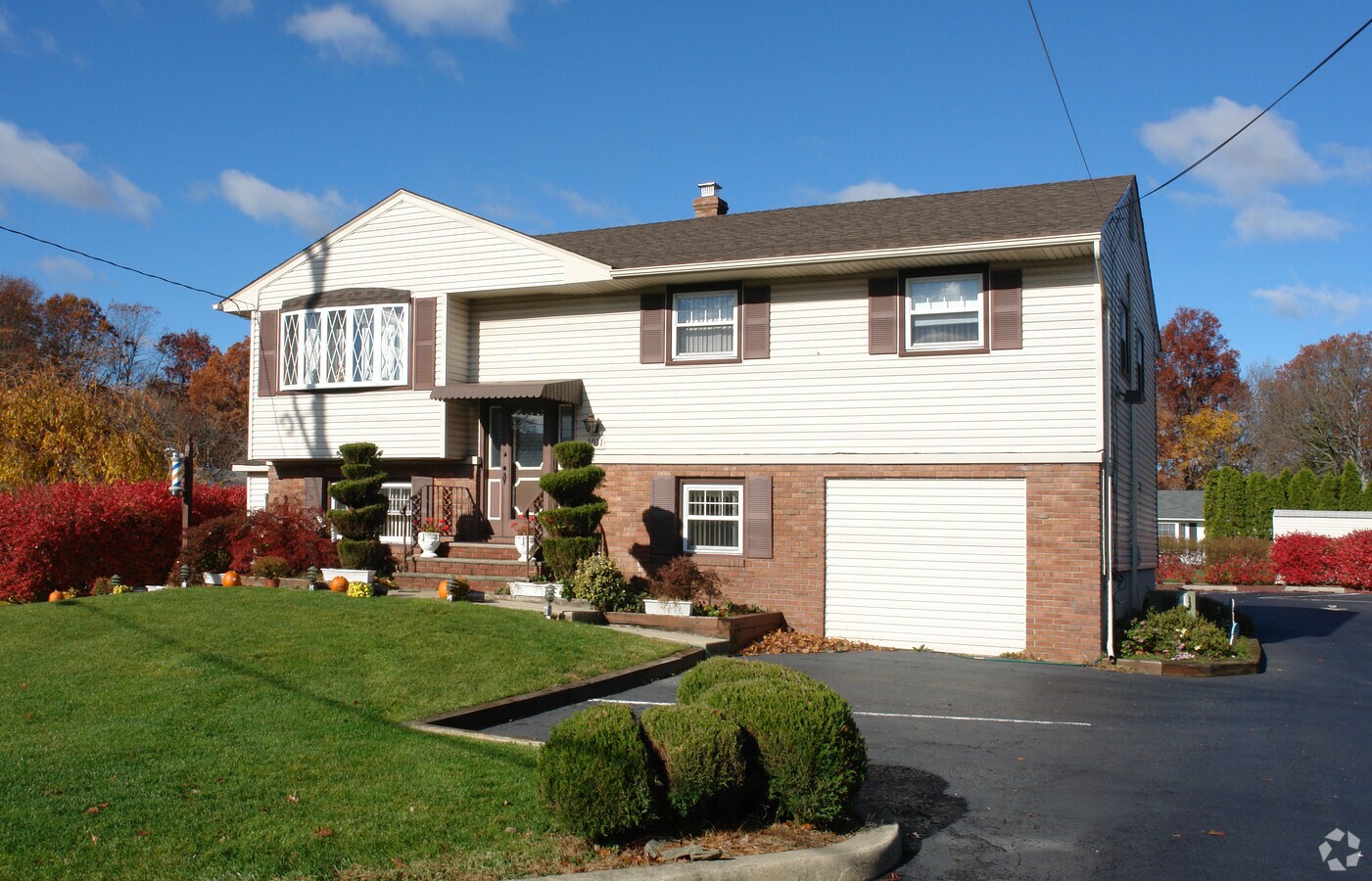 1071 Bordentown Ave, Parlin, NJ 08859