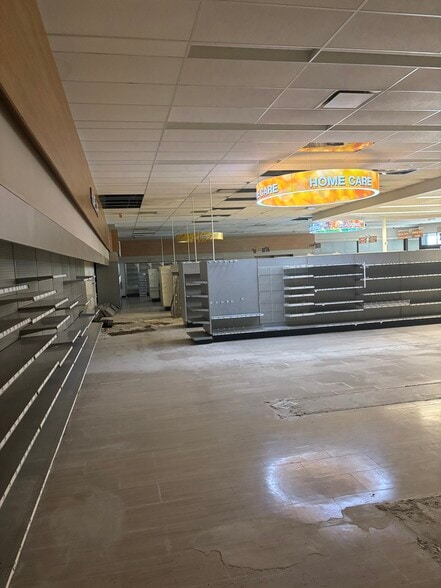 325 E Waterloo Rd, Akron, OH for sale - Building Photo - Image 3 of 11