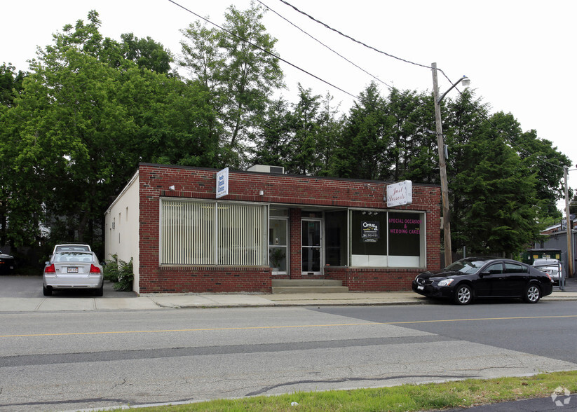 209-211 Albion St, Wakefield, MA for lease - Building Photo - Image 2 of 2