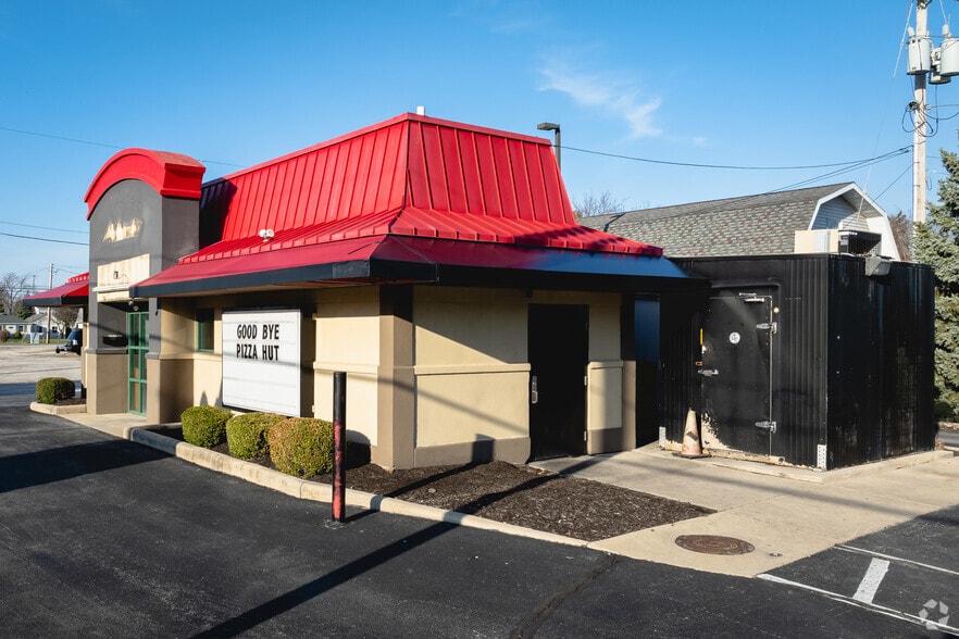 204 N Benton St, Oak Harbor, OH for sale - Building Photo - Image 2 of 6