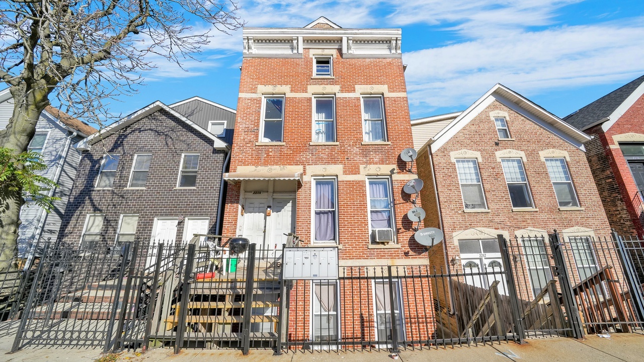 2216 W 21st Pl, Chicago, IL for sale Primary Photo- Image 1 of 13