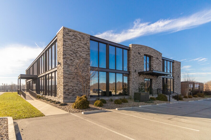 170 Thompson Dr, Bridgeport, WV for sale - Primary Photo - Image 1 of 1