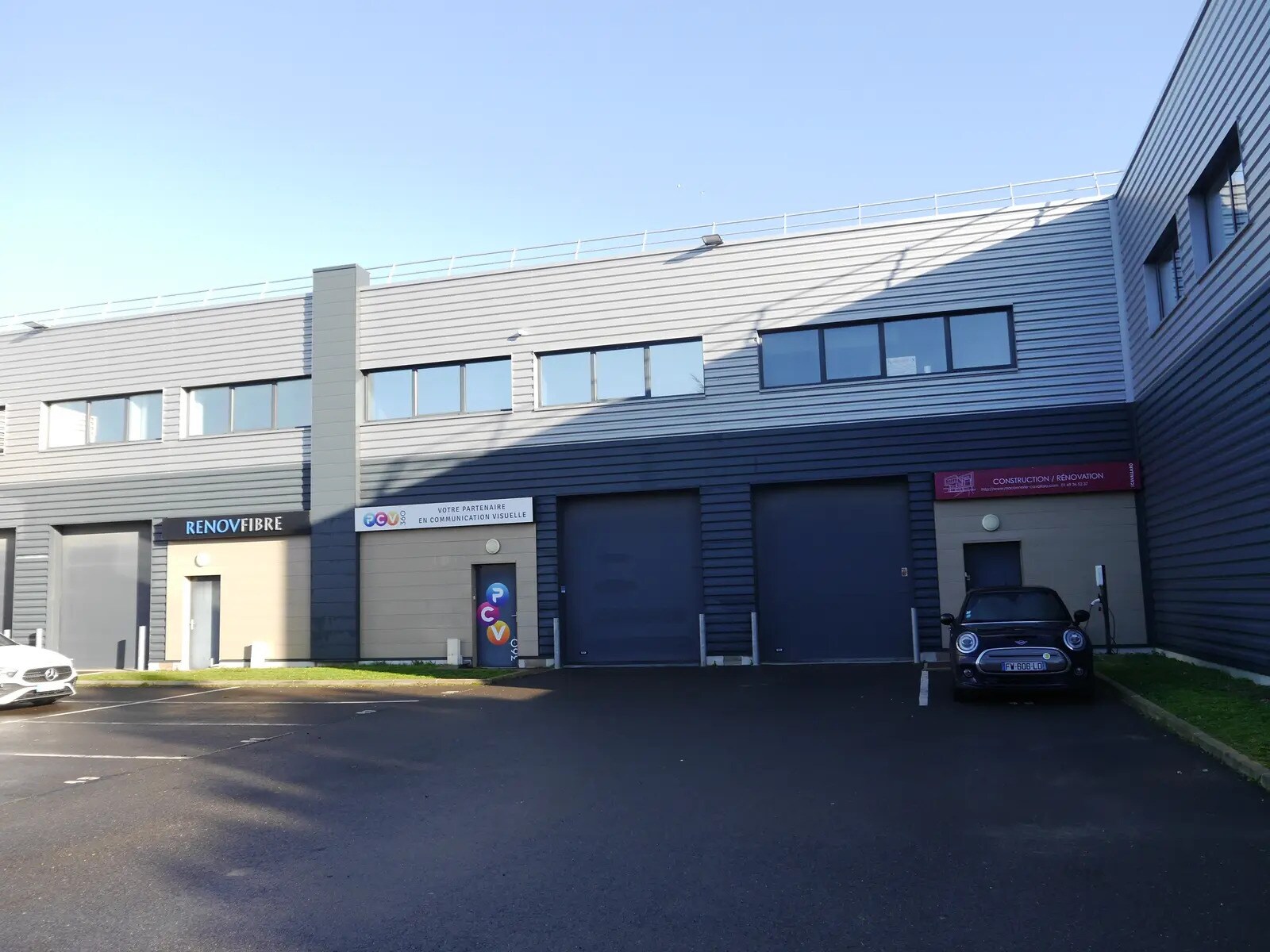 20 Place Marcel Rebuffat, Villejust for lease Building Photo- Image 1 of 12