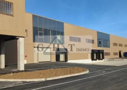 Industrial in Tremblay-en-France for sale - Building Photo - Image 1 of 3