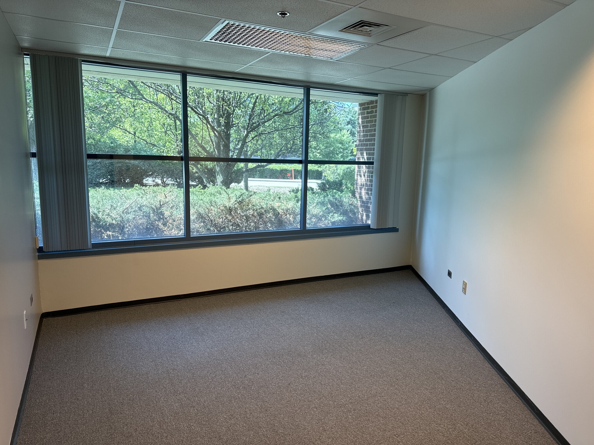 27475 Ferry Rd, Warrenville, IL for lease Interior Photo- Image 1 of 1