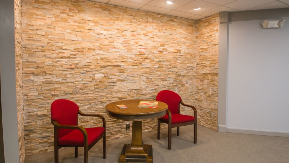 67 Sand Pit Rd, Danbury, CT for lease - Interior Photo - Image 2 of 11