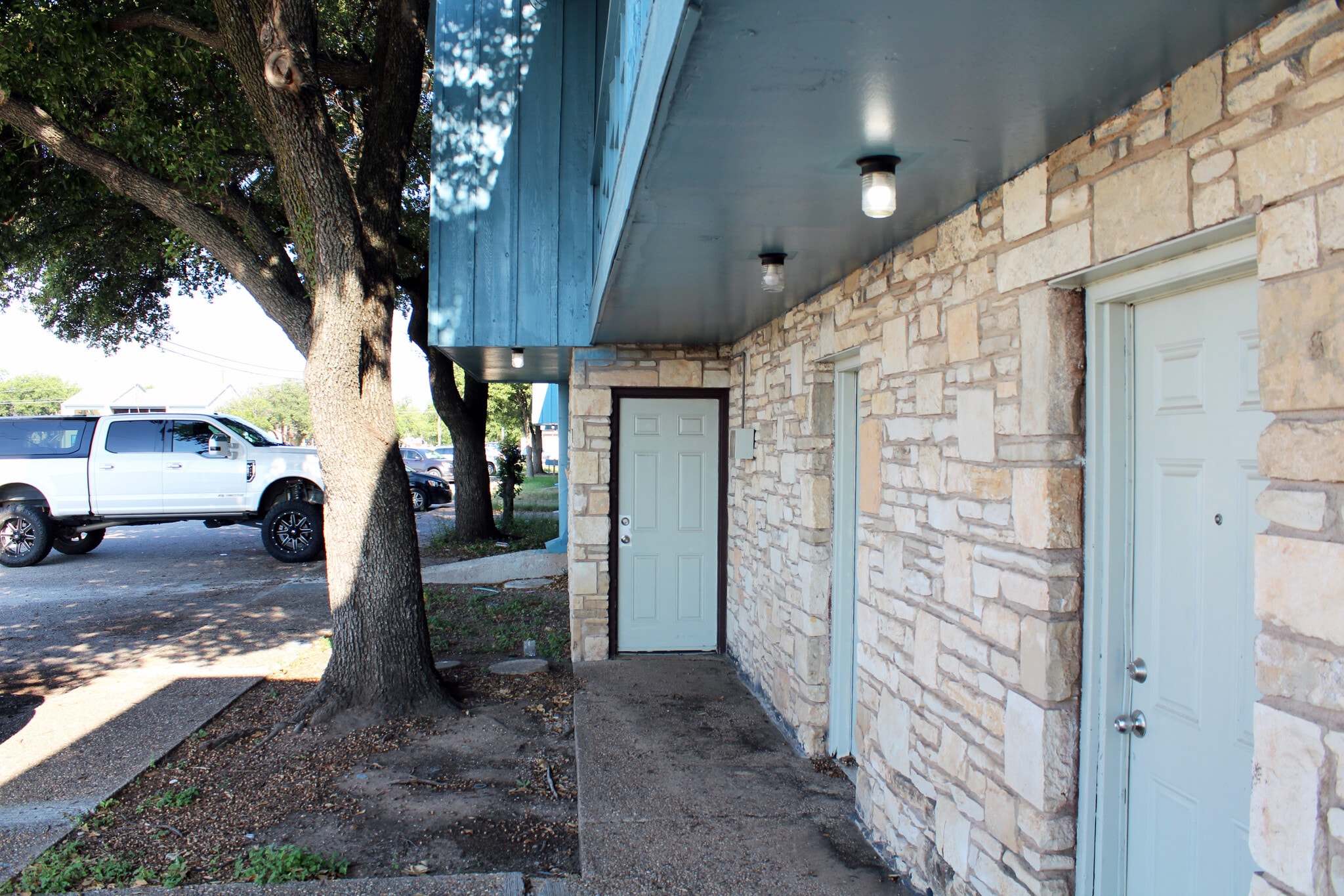 1222 S Abe St, San Angelo, TX 76903 Cross Keys Apartments