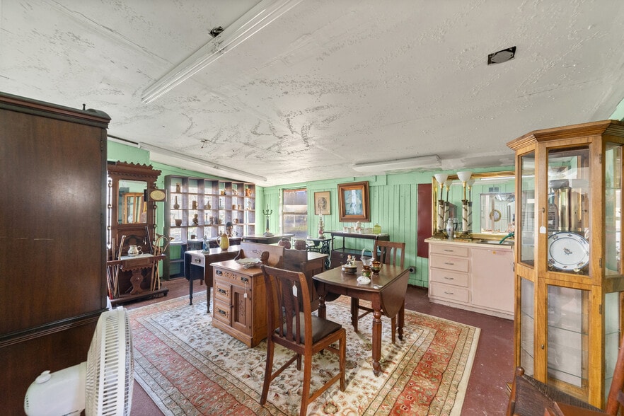 1078 Ridgewood Ave, Holly Hill, FL for sale - Interior Photo - Image 3 of 8