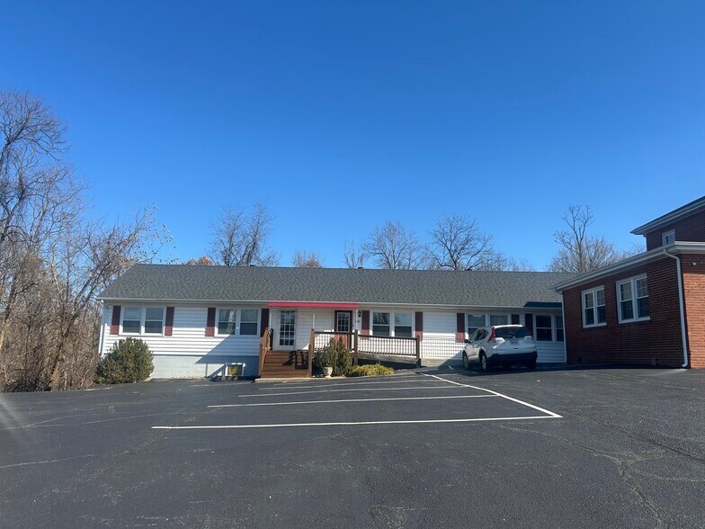 114 Lexington Tpke, Amherst, VA for lease - Building Photo - Image 2 of 5