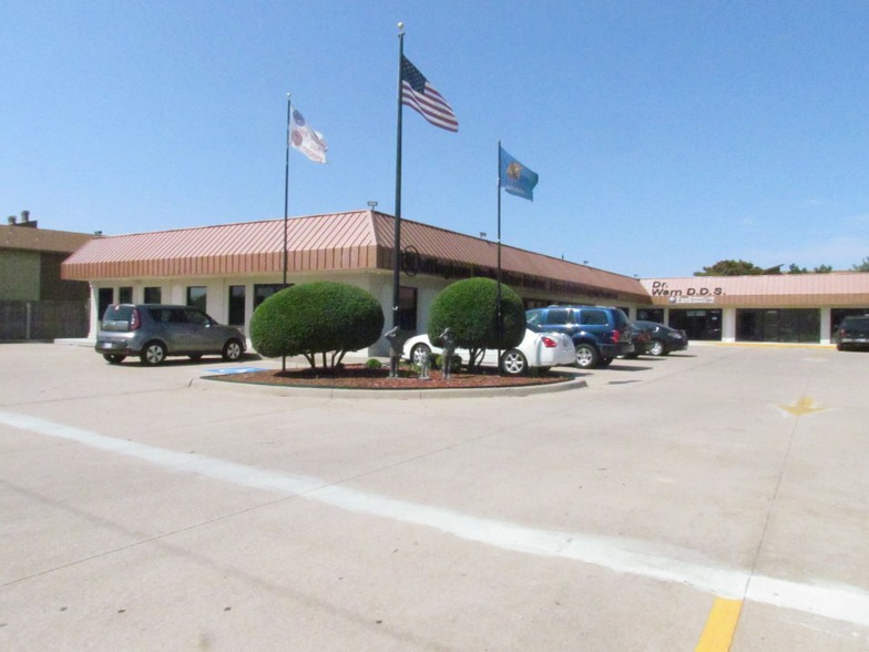 502 NW Sheridan Rd, Lawton, OK for lease - Building Photo - Image 1 of 4