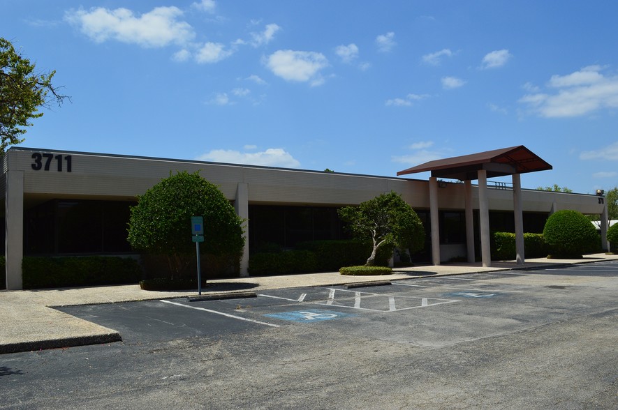 3731 Briarpark Dr, Houston, TX for lease - Building Photo - Image 1 of 23