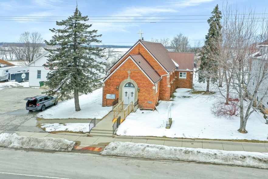 1537 Day, Greenleaf, WI for sale - Primary Photo - Image 1 of 1