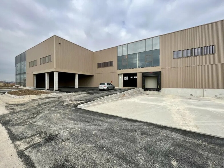 3 Rue Du Sausset, Tremblay-en-France for sale - Building Photo - Image 2 of 7