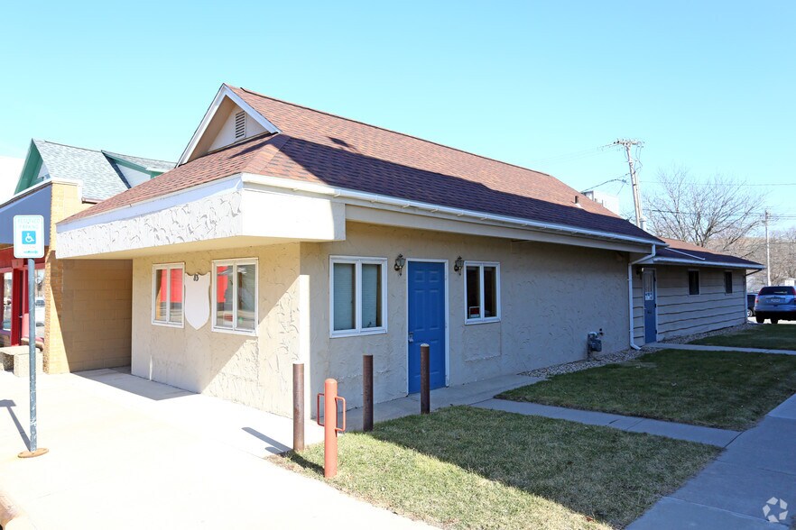 83 16th Ave SW, Cedar Rapids, IA for sale - Primary Photo - Image 1 of 1